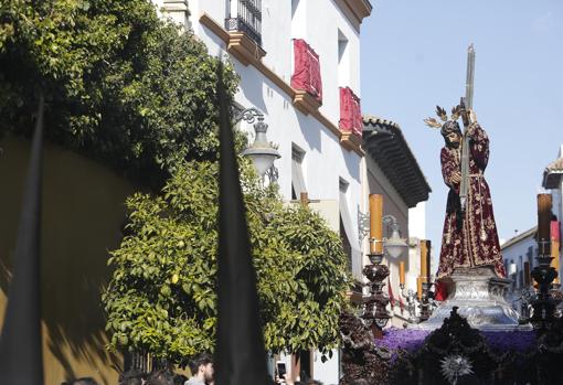 Nuestro Padre Jesús Nazareno durante su salida procesional el Jueves Santo en Córdoba