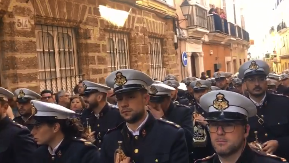 Vídeo: La banda Rosario de Cádiz interpreta la marcha 'Requiem'