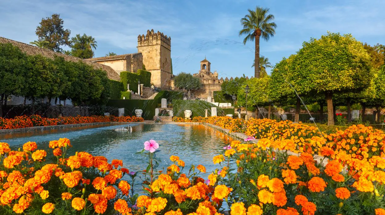 El Alcázar de los Reyes Cristianos en Córdoba se realza con sus parterres de flores