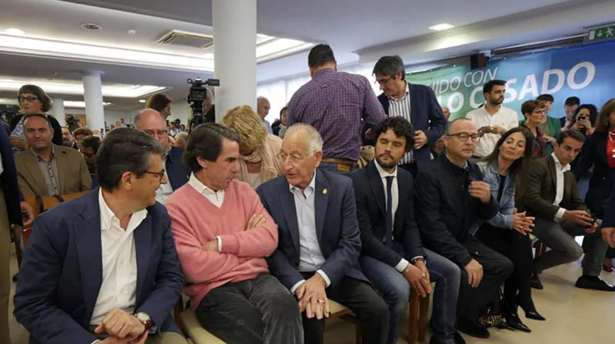 El expresidente Aznar en el acto celebrado en El Ejido junto a candidatos del PP.
