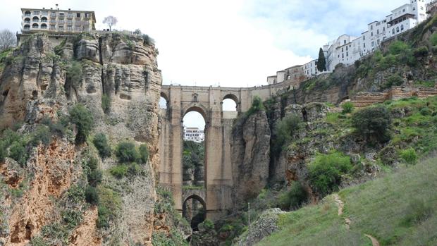 El Tajo de Ronda, declarado nuevo monumento natural en Andalucía, entre otros