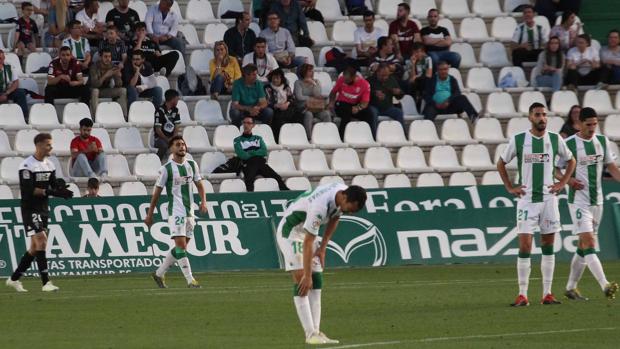 Córdoba CF | Luis Muñoz la pifió en el primer gol y casi regala otro