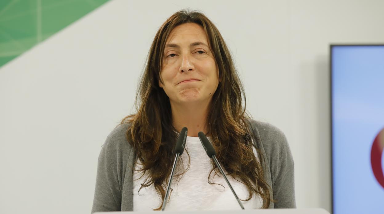 Loles López, durante su comparecencia en la sede del PP andaluz pasada la medianoche