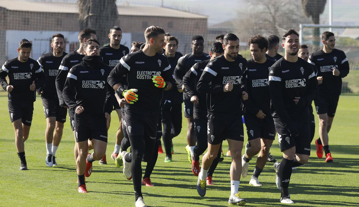 Los jugadores del Córdoba hacen carrera continua