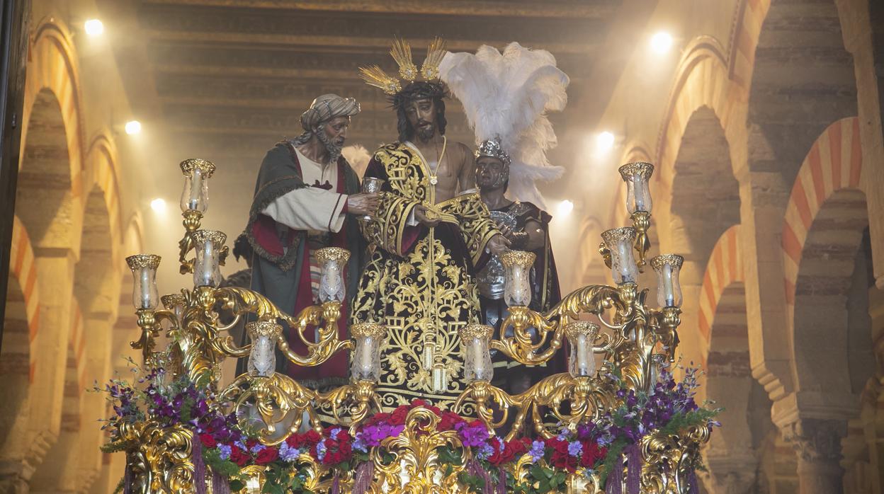 Misterio de Nuestro Padre Jesús de la Humilidad y Paciencia en el interior de la Mezquita-Catedral