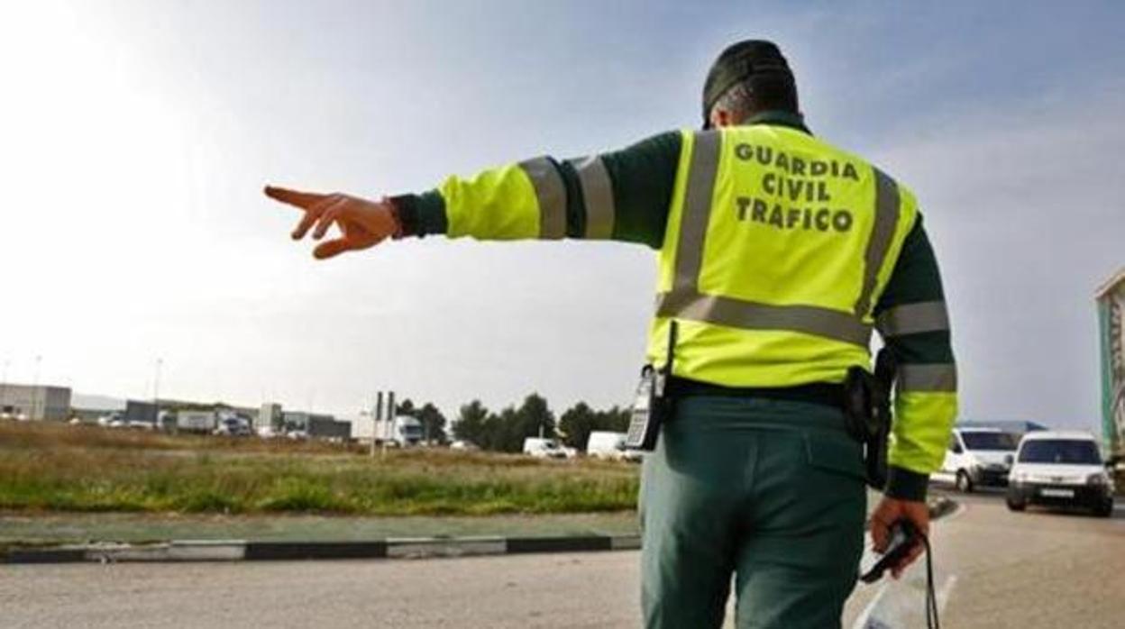 Un agente de la Guardia Civil de Tráfico