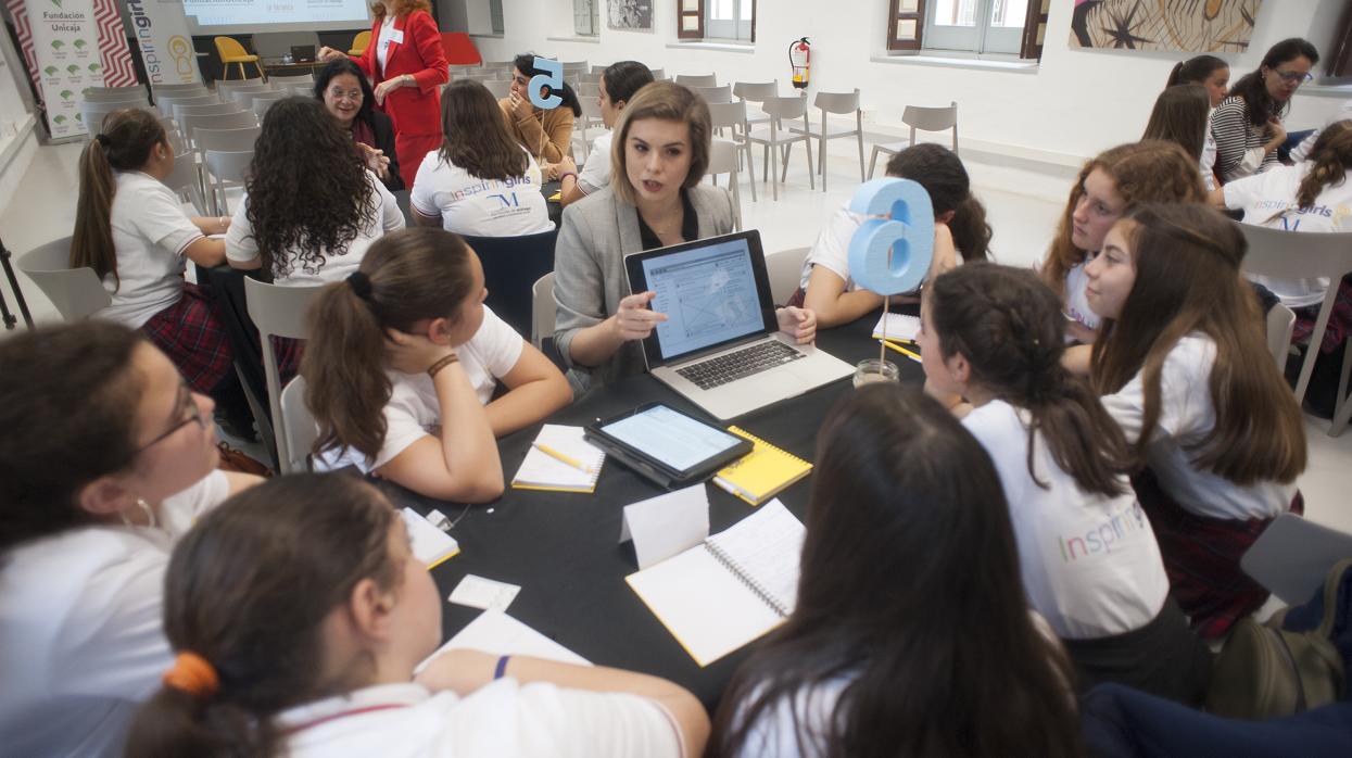 Una de las charlas de la fundación Inspiring Girls en Málaga