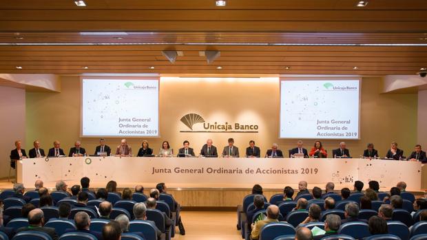 Unicaja y Liberbank afrontan las semanas claves que decidirán su fusión