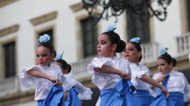 robo santo Premio El baile flamenco, la otra flor de las Cruces de Mayo de Córdoba