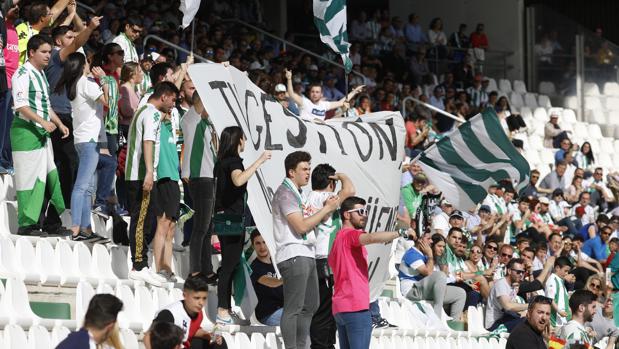 Las peñas del Córdoba CF se manifiestan en común para pedir explicaciones