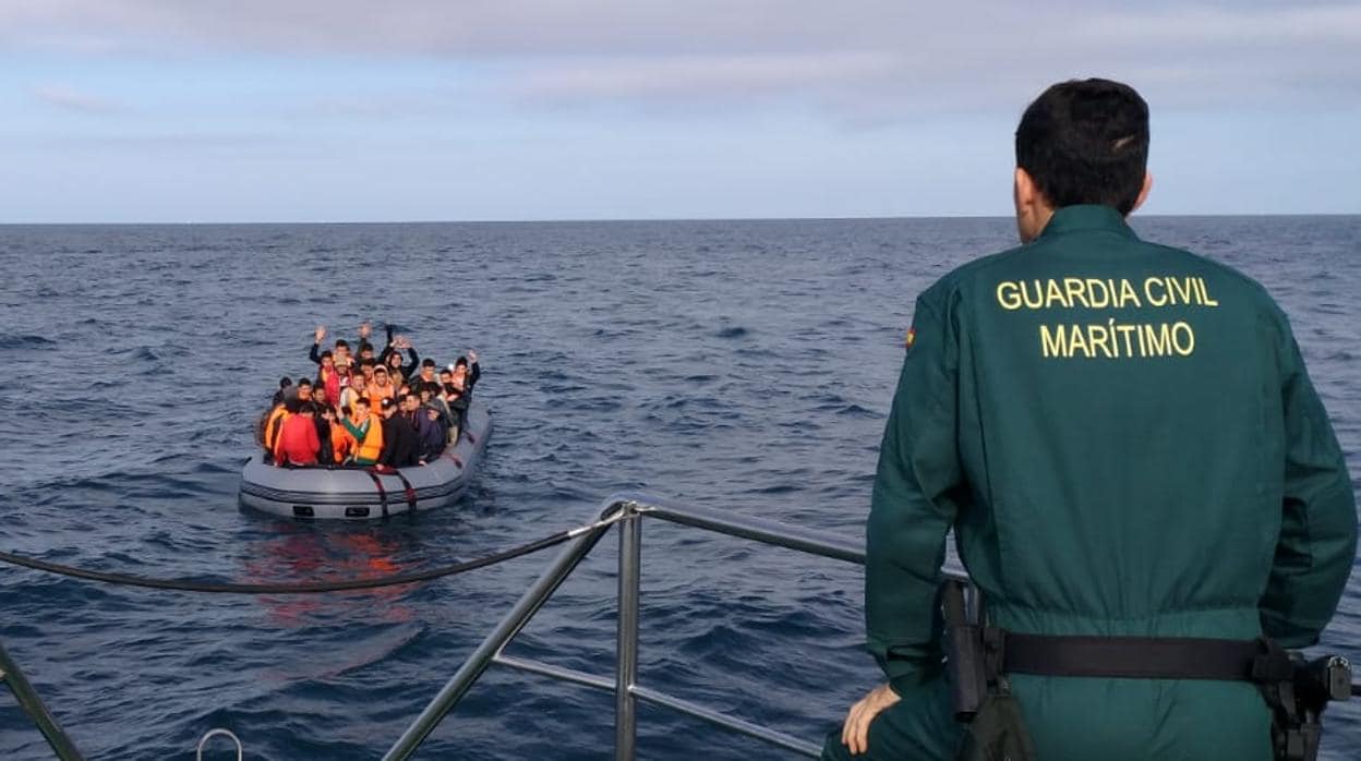Rescatados 215 inmigrantes que intentaban llegar a las costas de Cádiz