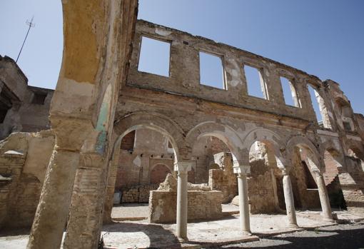 Interior del covento de Regina, en ruinas