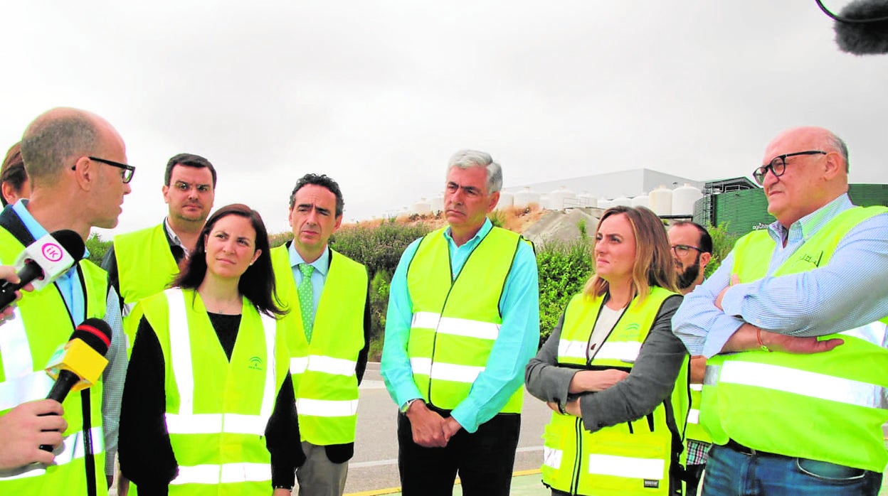 La consejera de Fomento en la visita a las obras en el cruce de La Rambla