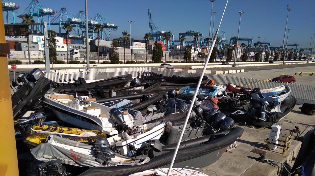 Imagen de embarcaciones intervenidas que se acumulan en el Puerto de Algeciras