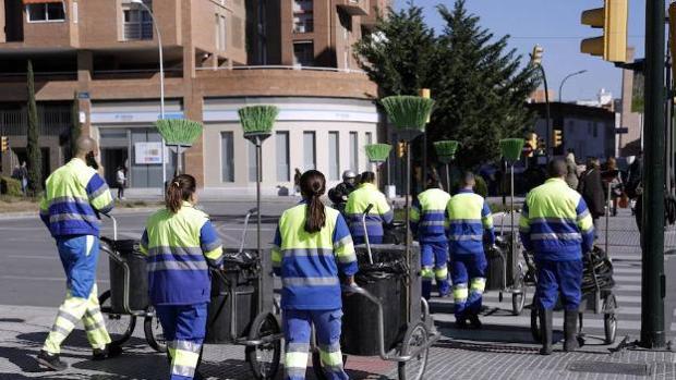 Intenta apuñalar a un barrendero en Málaga porque no le dejaba dormir a media mañana