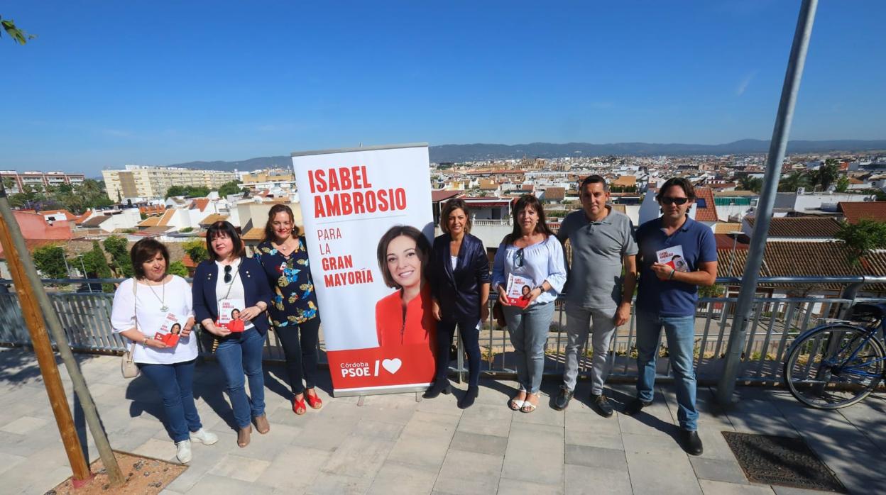 La alcaldesa y su equipo en el mirador de Osario Romano