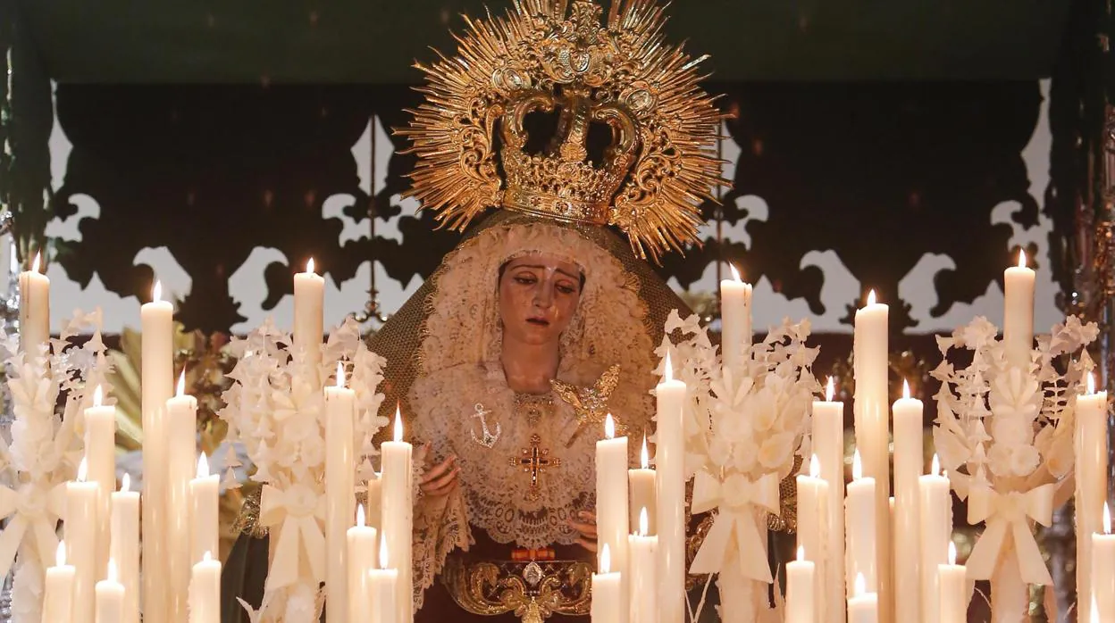 María Santísima de la Esperanza del Valle, bajo su palio el Jueves Santo del año 2019