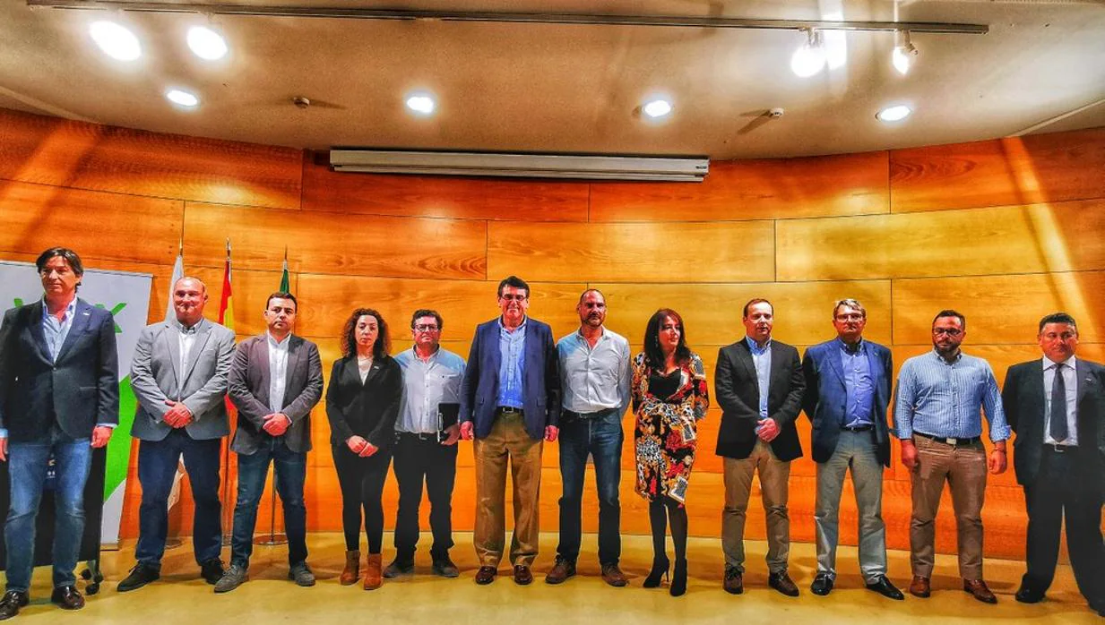 Julio César Jiménez es el cuarto por la izquierda, en la presentación de los candidatos de Vox en Huelva