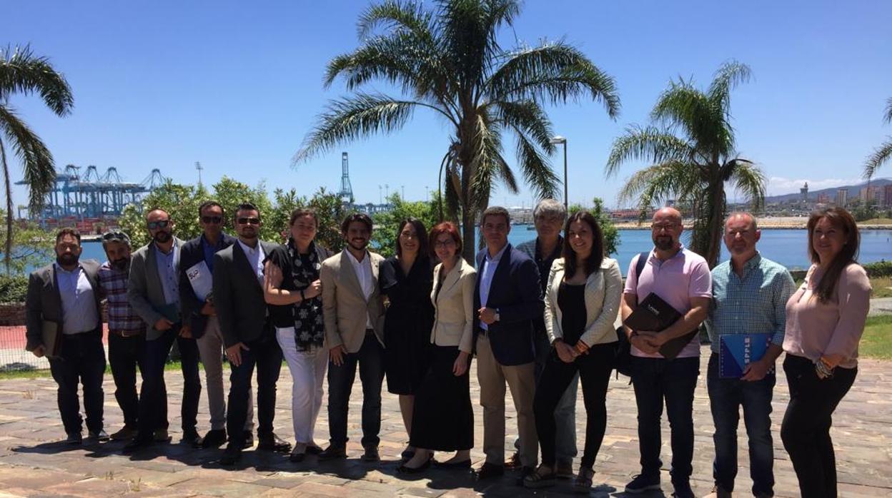 Imagen de los candidatos de Ciudadanos con representantes de los sindicatos policiales en el Campo de Gibraltar