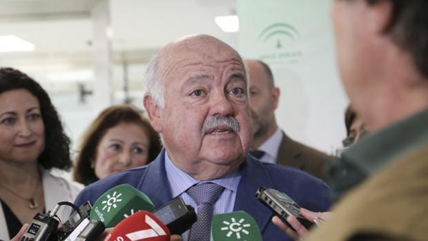 La Junta tiene «confianza plena» en el director de Asistencia Sanitaria del SAS