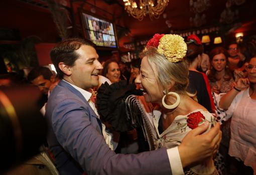 José María Bellido e Isabel Albás, ayer en la Feria de Córdoba