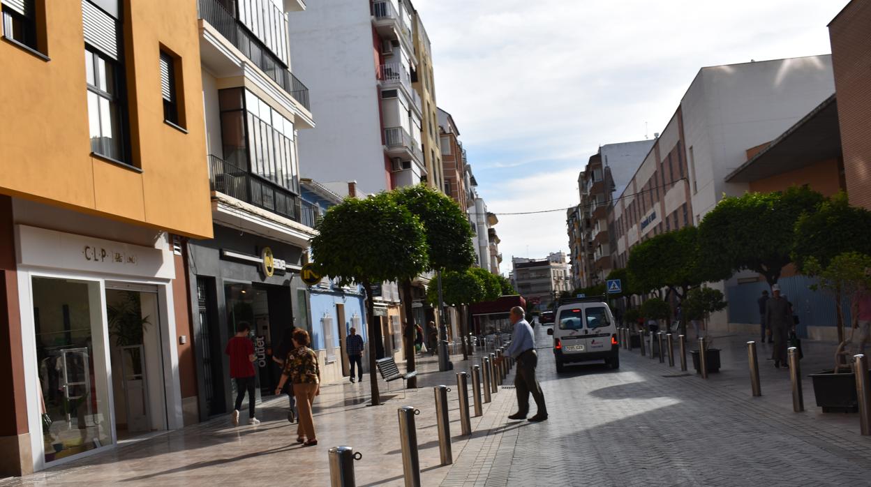 Avenida de la Matallana de Puente Genil, en pleno Centro Comercial Abierto