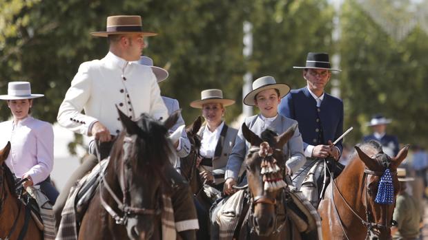 Más caballos y jinetes con mejor presencia en la Feria de Córdoba