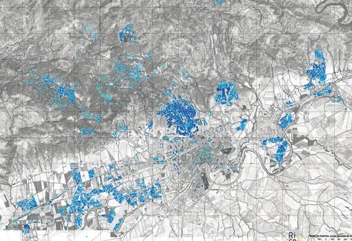 Cada punto azul es una piscina; en el centro, El Brillante