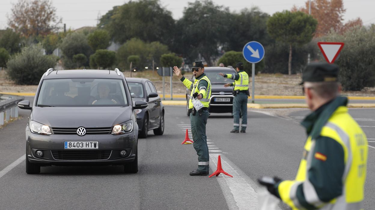 Agentes de la Guardia Civil de Tráfico en Córdoba