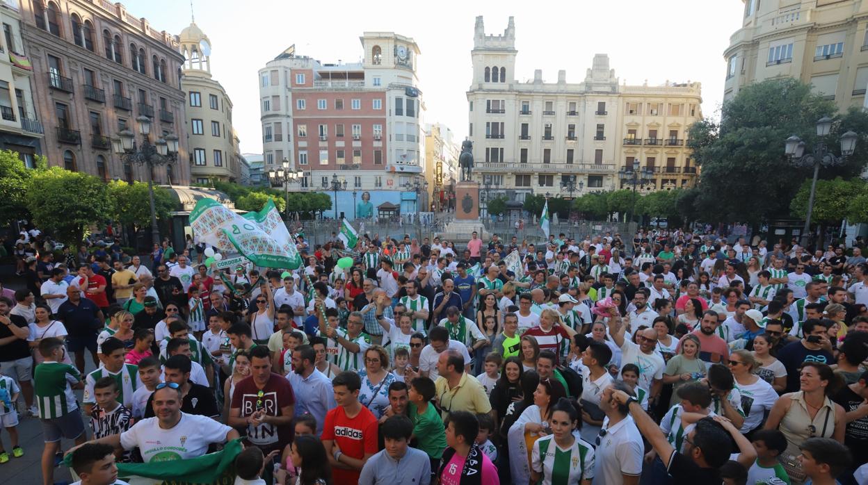 Cerca de 500 cordobesistas se congregaron en Las Tendillas