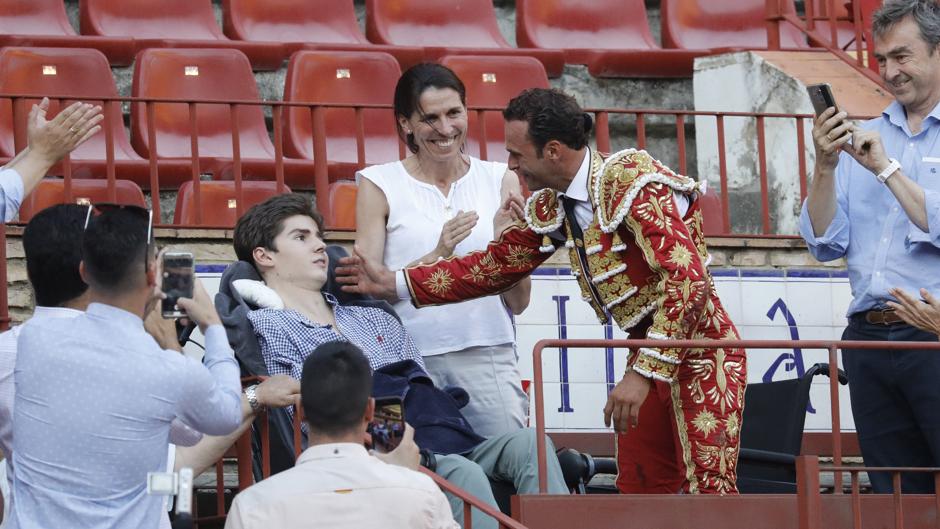 La intrahistoria del gesto taurino de Ferrera en Córdoba con un joven que salió de un coma