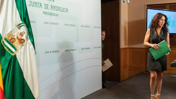 El PSOE pide la dimisión de la consejera de Igualdad de la Junta de Andalucía por sus declaraciones