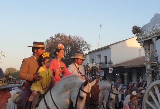 La hermandad del Rocío de Córdoba llega hata la aldea del Rocío