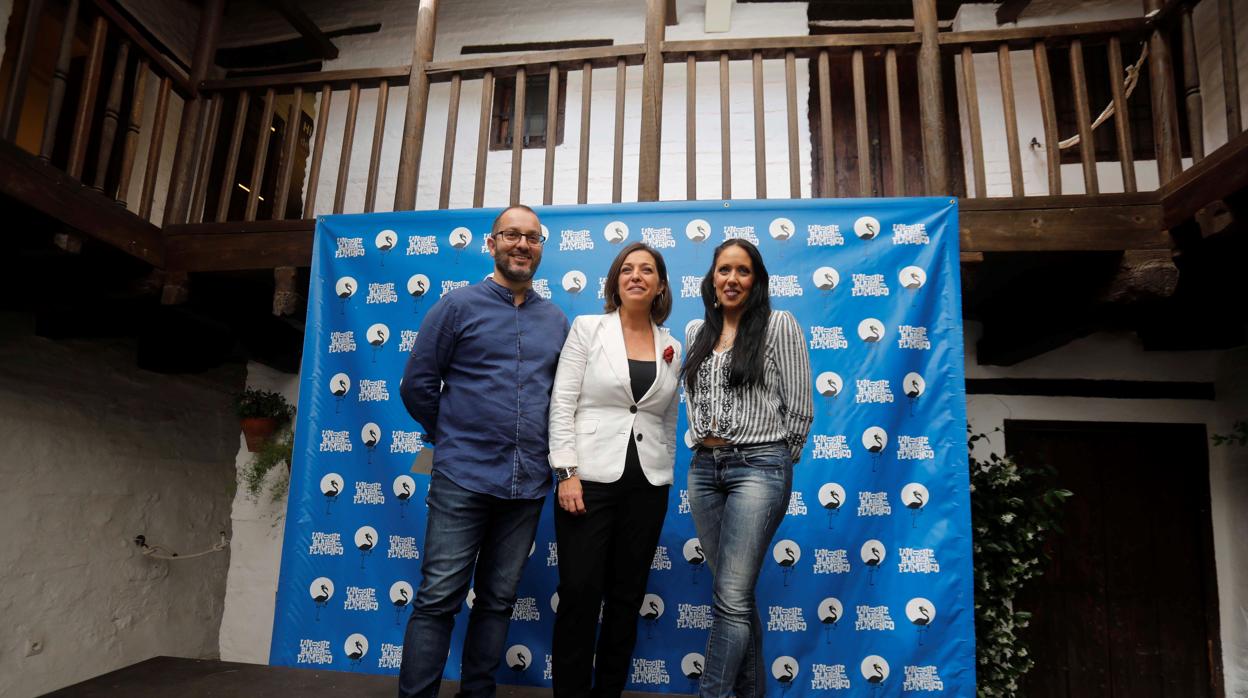 El concejal de Cultura David Luque junto a la alcaldesa Ambrosio en la presentación de la Noche Blanca