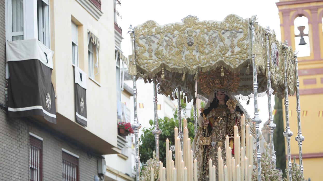 Nuestra Señora del Carmen de San Cayetano de Córdoba procesiona por las calles de su barrio