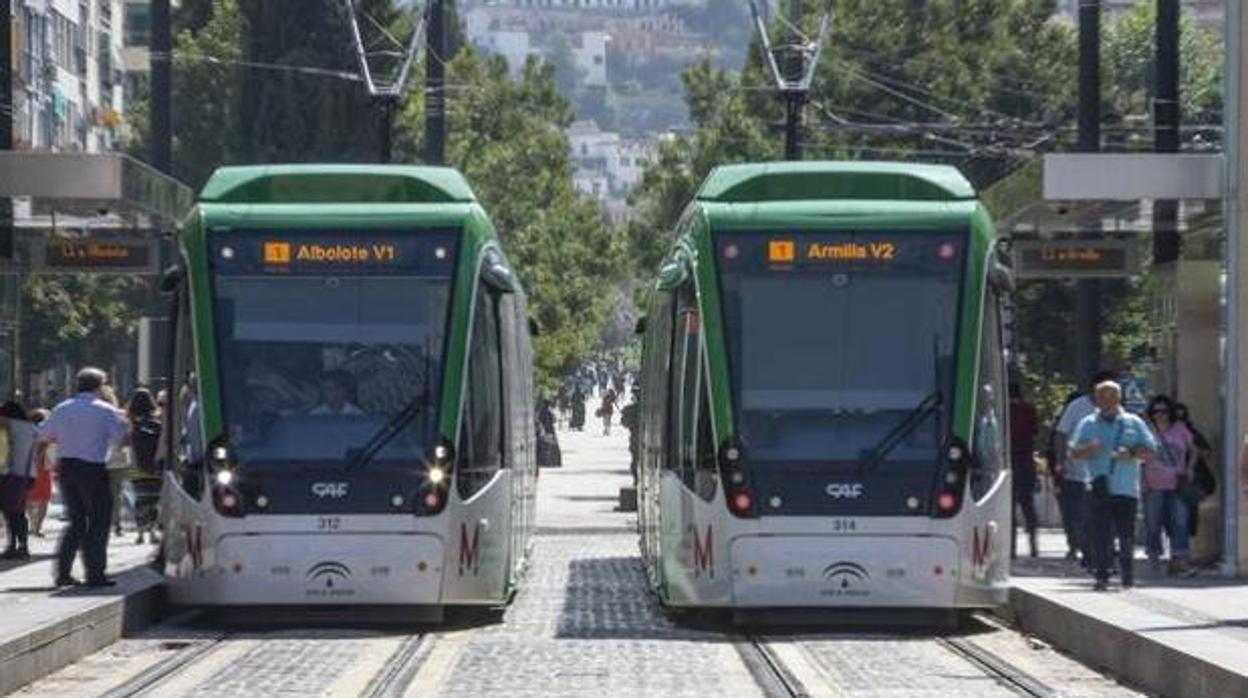 El metro de Granada saldrá en ambos sentidos a las 6:30 horas sábados y domingos.