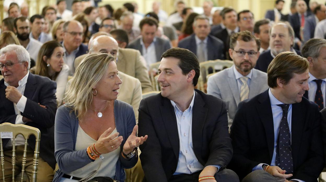 Isabel Albás y José María Bellido, durante una conferencia posterior a su reunión