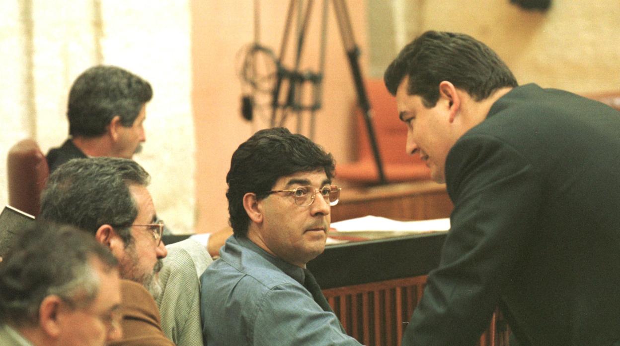 Valderas y Rejón, junto a Antonio Sanz en un pleno del Parlamento de 1999