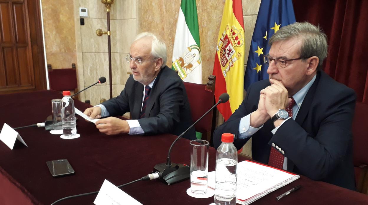 Manuel de la Fuente y Fernando Martínez durante el anuncio de las nuevas medidas de Renfe en Almería.