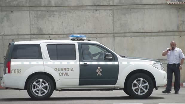 La Guardia Civil detiene a tres personas que robaban en casas de Baena con sus moradores dentro