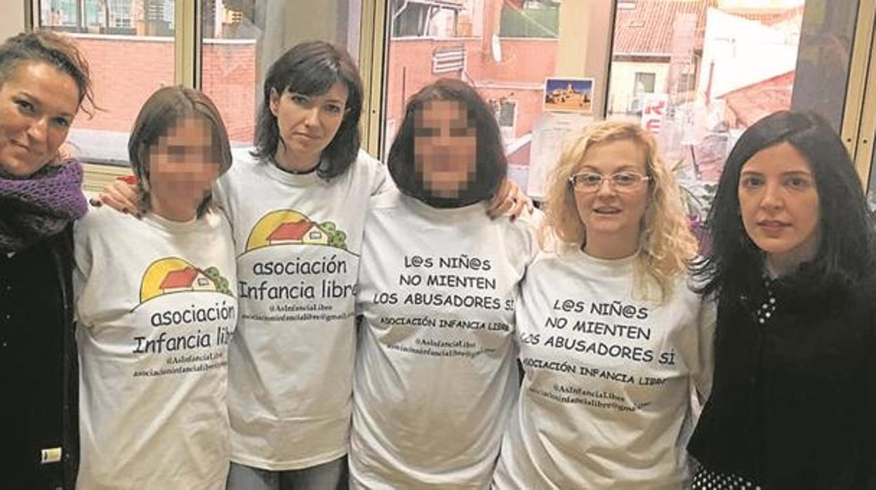 Las cuatro madres detenidas por el momento, sin pixelar