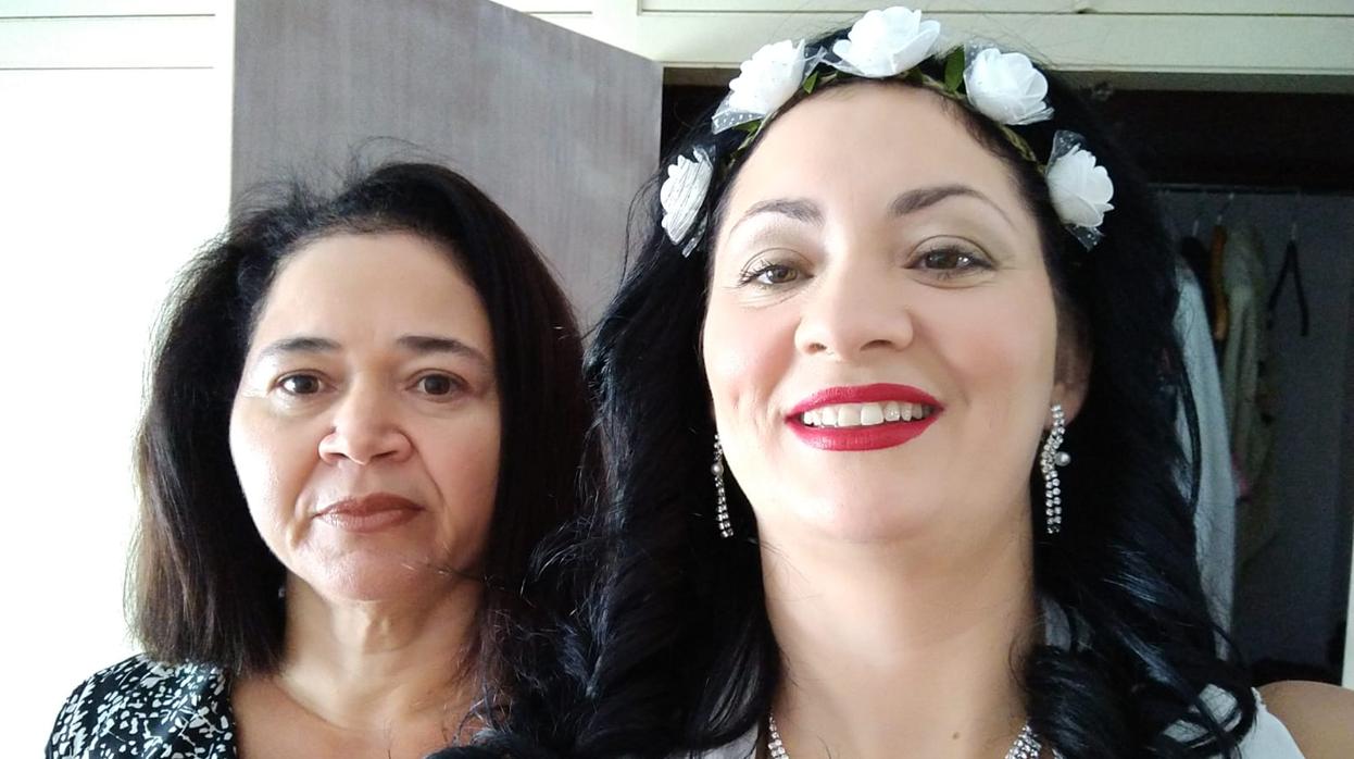 Priscila Da Silva, a la izquierda, junto a su hermana Ana, asesinada el viernes 14 de junio, en una calle de Córdoba
