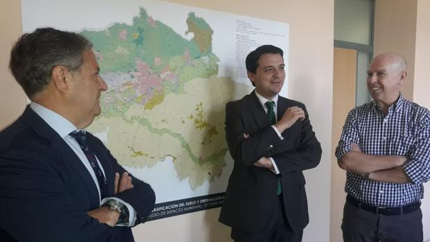 El alcalde promete «resolver lo antes posible» los trámites en la Gerencia de Urbanismo de Córdoba