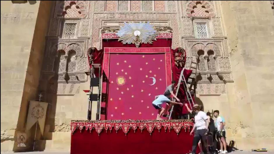 Vídeo: «Time lapse» con el montaje del altar de las Ánimas para el Corpus de Córdoba