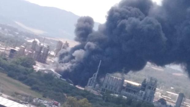 Declarado un incendio en la planta química Indorama de San Roque