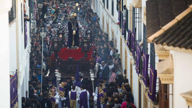 La hermandad de Pasión de Córdoba organiza un concierto a favor de Iván, un niño con parálisis cerebral