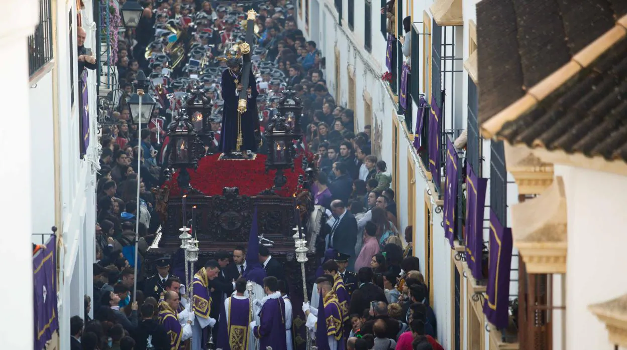 La hermadad de Pasión haciendo estación de penitencia en la Semana Santa de Córdoba
