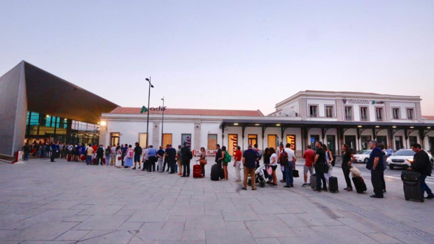 «El de la idea del AVE Málaga-Granada es el mismo que dijo de poner un tobogán en Estepona»