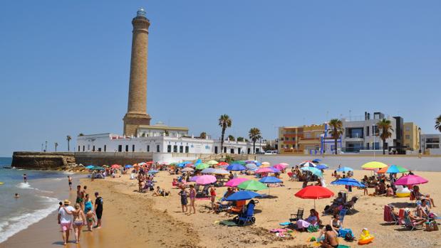 La ola de calor llena las playas andaluzas