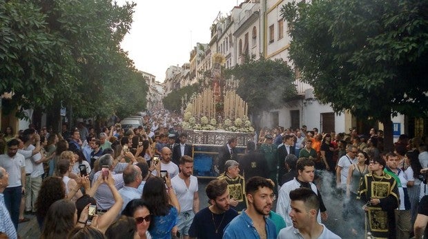 Los Dolores ya camina en un cortejo único junto al Sagrado Corazón y a San Rafael